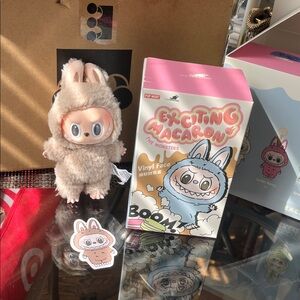 AUTHENTIC! Exciting Macarons Vinyl labubu Doll - toffee